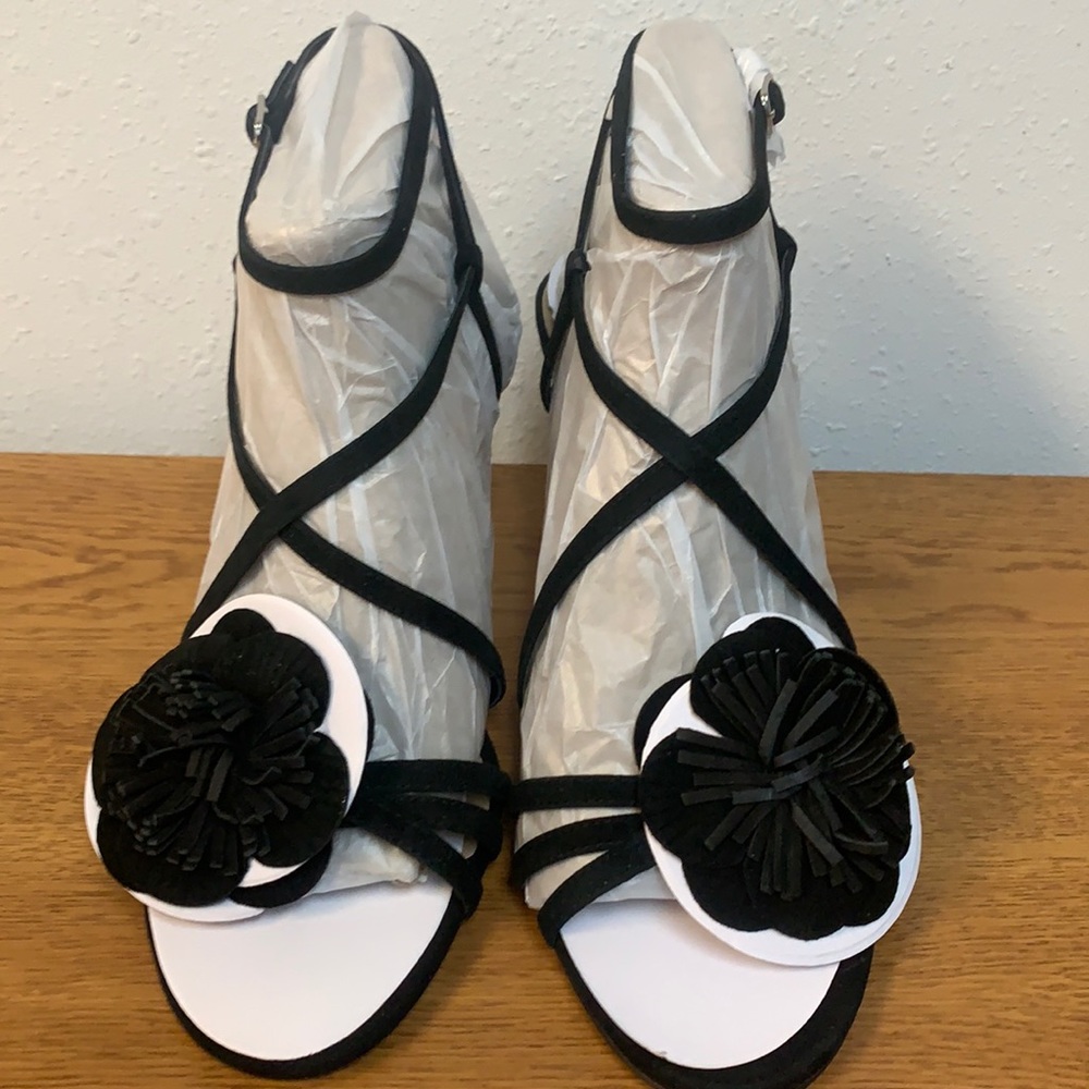 NWT Ann Taylor Celie Flower Heeled Suede Sandal